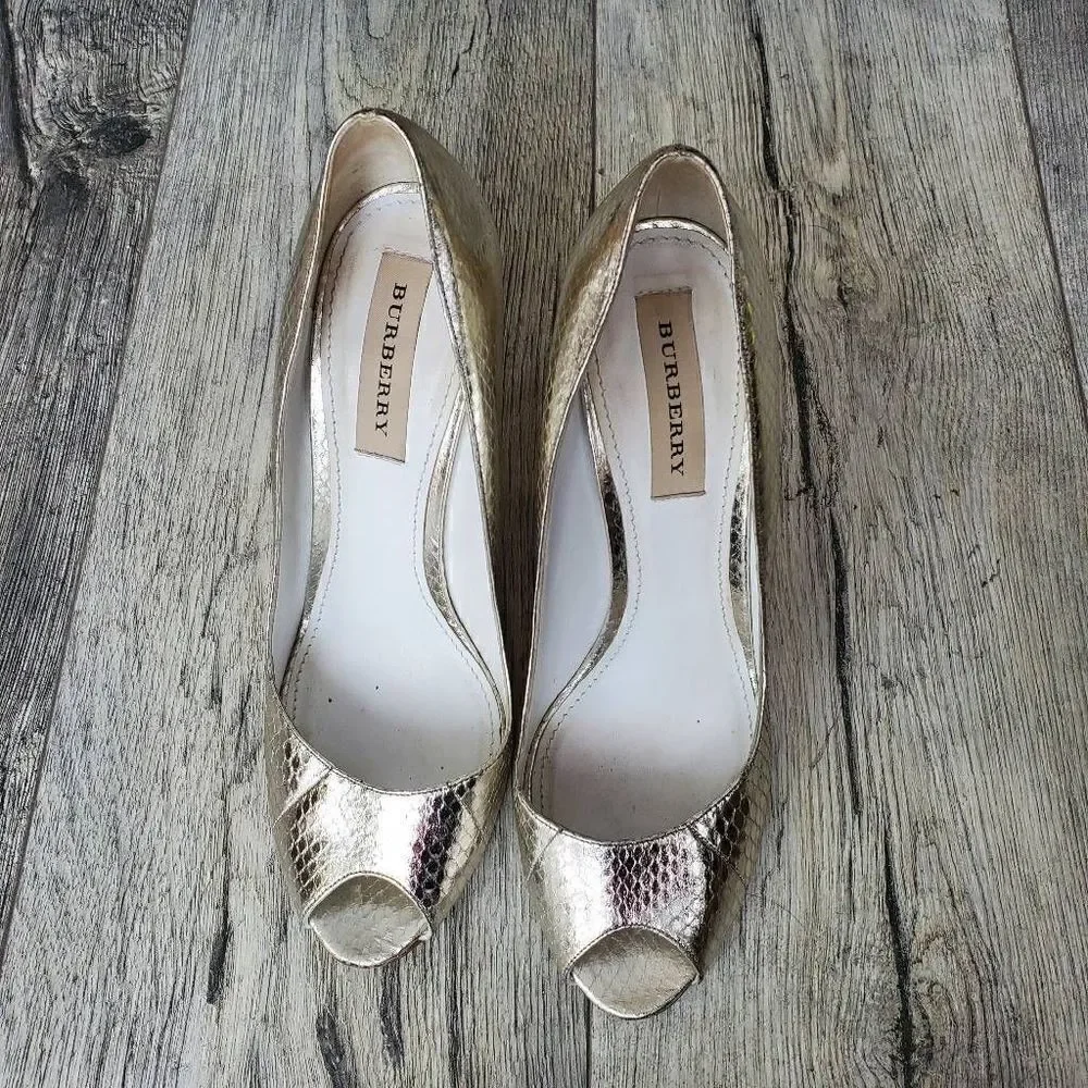 Burberry Silver Snakeskin Peep Toe Pumps Size 39.5 9.5‎